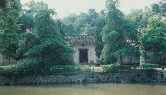 【党史教育】百年党史天天读 · 4月30日